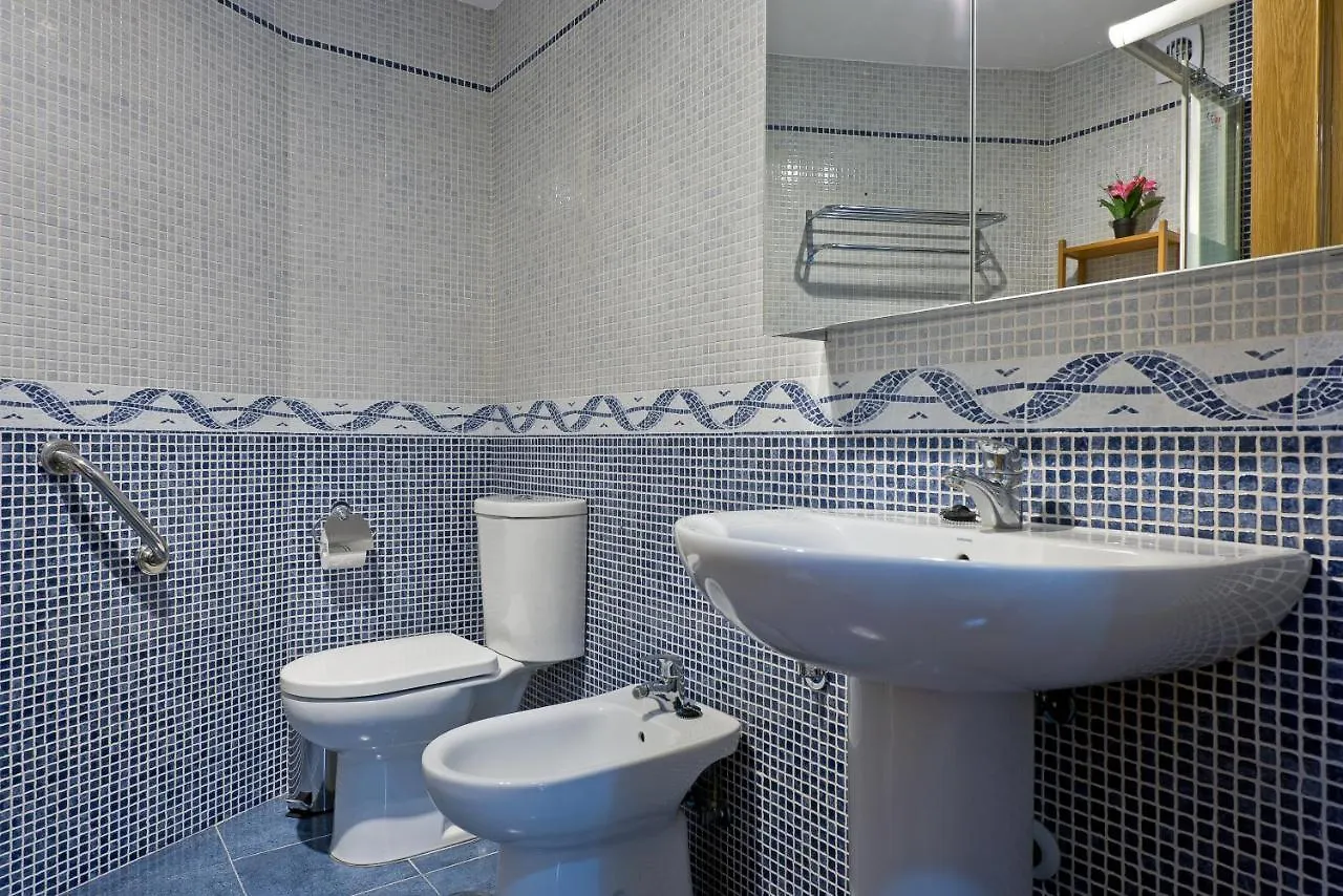 Relaxing Beach Apartment In Fuengirola Parking